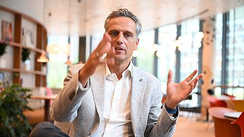 Es geht nach oben mit den L&ouml;hnen: Amazon-Deutschlandchef Rocco Br&auml;uniger hofft auf mehr Neueinstellungen. (Archivbild)