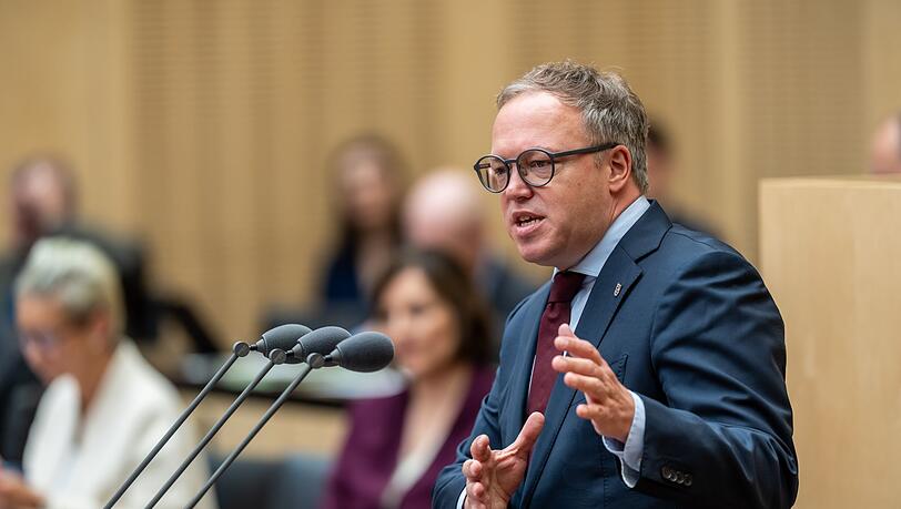 Thüringens Ministerpräsident Mario Voigt ist mit einem Widerspruch gegen die Aberkennung seines Doktortitels gescheitert. (Archivbild) Thüringens Ministerpräsident Mario Voigt ist mit einem Widerspruch gegen die Aberkennung seines Doktortitels gescheitert. (Archivbild)