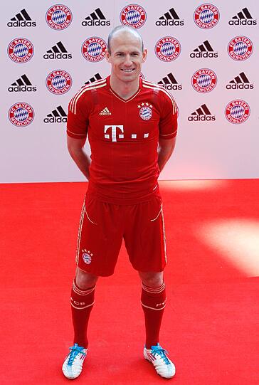 Das neue Heimtrikot für die kommende Spielzeit: In der Allianz Arena hat der FC Bayern die neuen Leiberl vorgestellt. Die Bilder