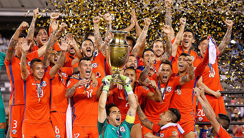 Zum zwieten Mal in Folge Copa-Gewinner: Auf dem amerikanischen Kontinent ist Chile das Maß aller Dinge. Zum zwieten Mal in Folge Copa-Gewinner: Auf dem amerikanischen Kontinent ist Chile das Maß aller Dinge.