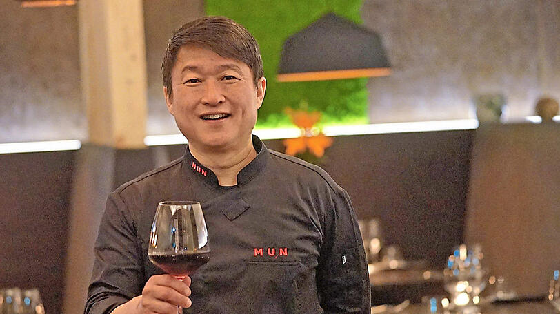 Gastgeber und Chefkoch Mun Kim in seinem Restaurant Mun in Haidhausen.