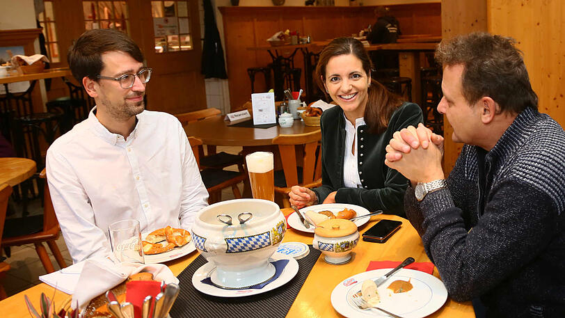 Kristina Frank beim Weißwurstfrühstück mit AZ-Vize-Chefredakteur Thomas Müller (r.) und AZ-Lokalchef Felix Müller.