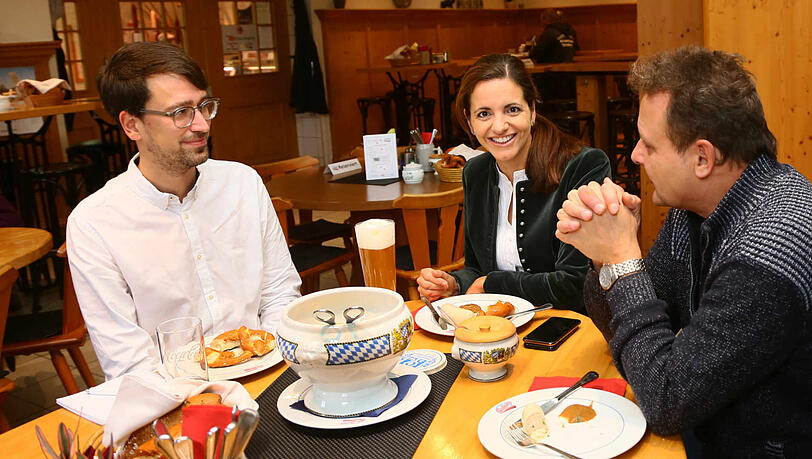 Kristina Frank beim Weißwurstfrühstück mit AZ-Vize-Chefredakteur Thomas Müller (r.) und AZ-Lokalchef Felix Müller. Kristina Frank beim Weißwurstfrühstück mit AZ-Vize-Chefredakteur Thomas Müller (r.) und AZ-Lokalchef Felix Müller.