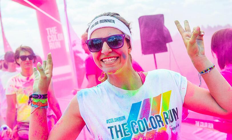 Der Color Run soll vor allem dazu animieren, sich zu bewegen. Und das taten die Farbbeutelschmeißer am Sonntag bis zum Umfallen. Die Bilder...