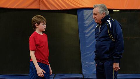 "Immer Ärger mit Grandpa": Die Auseinandersetzung zwischen Ed (Robert De Niro, r.) und seinem Enkel Peter (Oakes Fegley, l.) geht in eine neue, sportliche Runde.