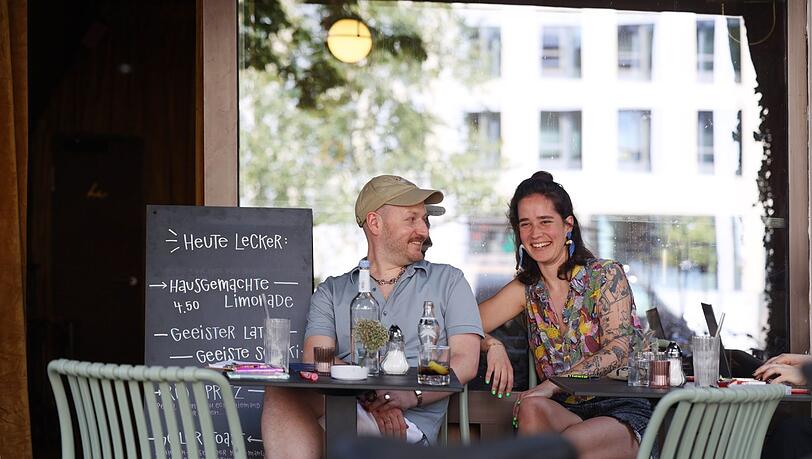 Als Modedesigner und Grafikdesignerin konnten Nicolai Früchtl und Anne Marx ihrem kreativen Gespür in der Rio Bar freien Lauf lassen.