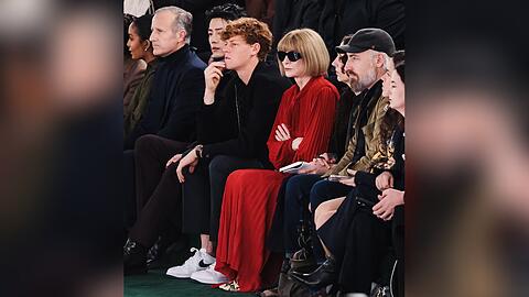 Jannik Sinner nahm am Dienstagabend bei der Fashion-Show von Gucci neben "Vogue"-Chefredakteurin Anna Wintour in der Front Row Platz.