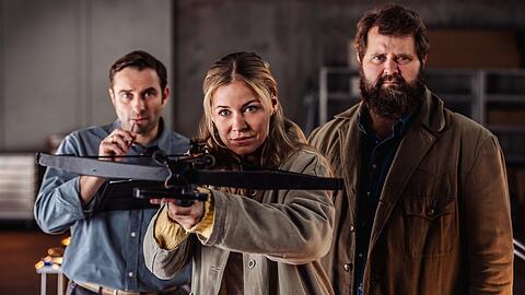 "Behringer und die Toten - Ein Bamberg-Krimi: Rivus": Sebastian Loncar (Jonas Laux, l.), Anne Loncar (Jessica Ginkel, M.) und Konrad Behringer (Antoine Monot).