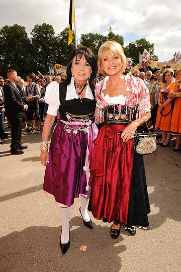 Alessandra Pocher, Claudia Effenberg und Co: Video: Promiandrang auf der Damenwiesn - Oktoberfest - Abendzeitung München