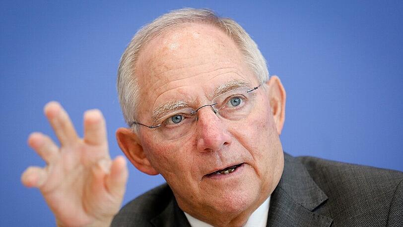 Finanzminster Wolfgang Schäuble: "Nachrichten alles andere als beruhigend". Finanzminster Wolfgang Schäuble: "Nachrichten alles andere als beruhigend".