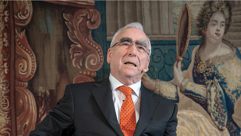 Bei der Vorstellung seiner Autobiografie "Ehrlichkeit ist eine Währung": Theo Waigel. Bei der Vorstellung seiner Autobiografie "Ehrlichkeit ist eine Währung": Theo Waigel.