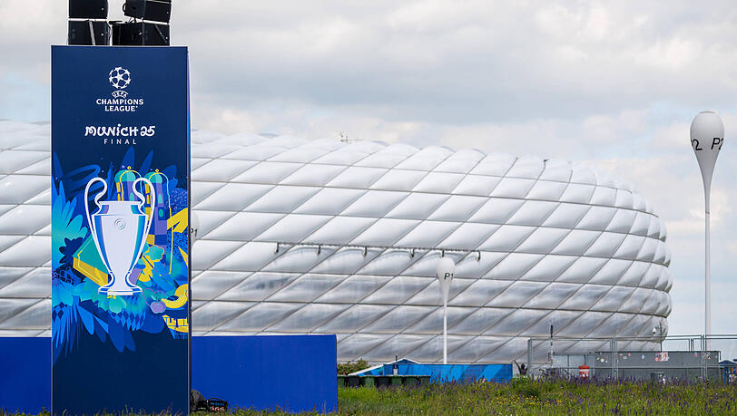 Weil die Allianz kein Uefa-Sponsor ist, wurde zum CL-Finale der "Allianz Arena"-Schriftzug auf der Außenhülle temporär entfernt. Weil die Allianz kein Uefa-Sponsor ist, wurde zum CL-Finale der "Allianz Arena"-Schriftzug auf der Außenhülle temporär entfernt.