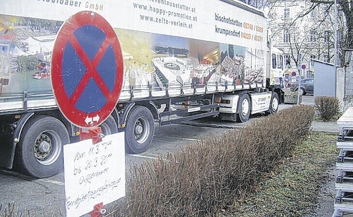Österreichs größte Event-Agentur richtet das Medienzentrum vor dem Gerichtsgebäude in St.Pölten her. Österreich ist ein gastfreundliches Land, der Anlass ist den Niederösterreichern allerdings keine Freude.