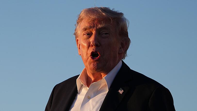 Trump setzt der EU eine Frist zur Umsetzung der Zollvereinbarung - und droht andernfalls mit h&ouml;heren Z&ouml;llen. (Archivbild)