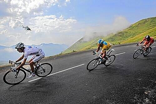 Es geht wieder auf den Tourmalet: Andy Schleck (l.) und Alberto Contador (im Gelben Trikot) liefern sich bei dieser Tour de France einen erbitterten Kampf um die Spitze.