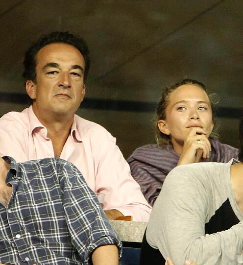 Mary-Kate Olsen und Olivier Sarkozy trennen nicht nur optisch Welten, die beiden sind auch 17 Jahre auseinander. 2012 lernten sich die Schauspielerin und der Bruder von Frankreichs Ex-Präsident Nicolas Sarkozy kennen und lieben. Im Dezember 2015 wurde geheiratet.