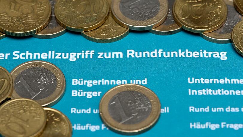 Vielleicht wird die Rundfunkgebühr bald gesenkt - vielleicht. Vielleicht wird die Rundfunkgebühr bald gesenkt - vielleicht.