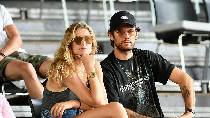 Toni Garrn und Alex Pettyfer sind seit Weihnachten 2019 verlobt.