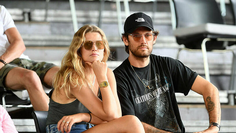 Toni Garrn und Alex Pettyfer sind seit Weihnachten 2019 verlobt. Toni Garrn und Alex Pettyfer sind seit Weihnachten 2019 verlobt.