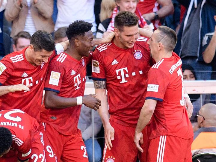 Der FC Bayern München legte im Meisterschaftsrennen dank des Treffers von Niklas Süle (2.v.r.) vor.