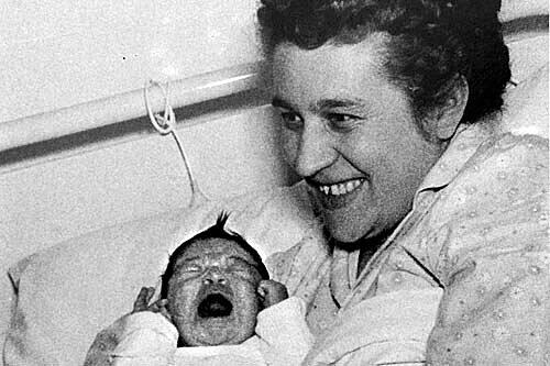 Das ist er: Der Millionste Münchner Bürger: Geboren am 17. Dezember 1957um 15.45 Uhr.