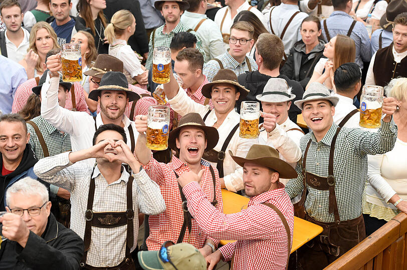 Wie eh und je: Party im Hofbräuzelt.