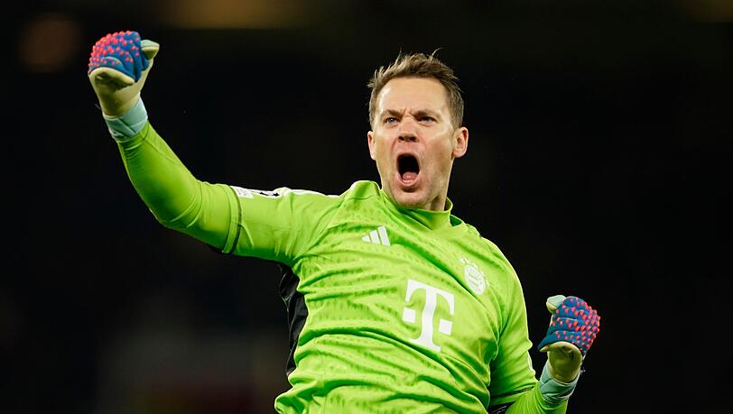 Münchens Torhüter Manuel Neuer jubelt nach dem Tor zum 0:1.