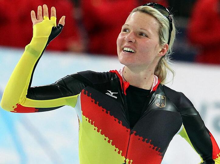 Stephanie Beckert freut sich über die Silbermedaille.