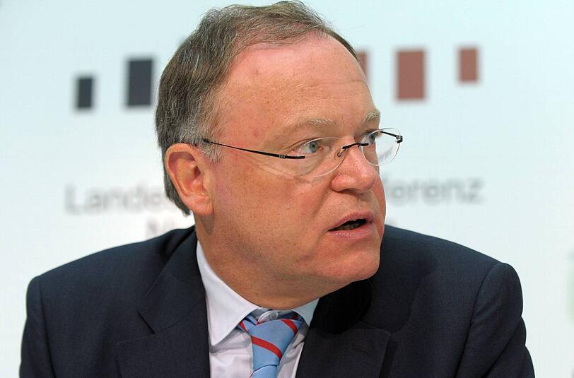 Das ist Stephan Weil - der bisher letzte Neuzugang in der Riege der Ministerpräsidenten. Bei den Wahlen im Niedersachsen im Februar löste Rot-Grün die schwarz-gelbe Regierung ab. Der SPD-Mann wurde neuer Regierungschef.