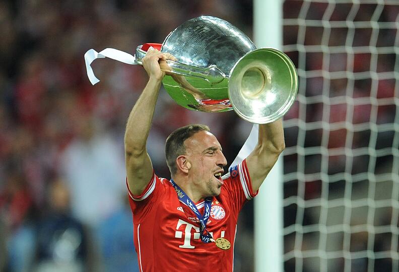 25. Mai: Triumph in der Champions League. Der FC Bayern besiegt im
deutschen Finale in London Borussia Dortmund mit 2:1. Es ist der
zweite Königsklassen-Titel nach dem Erfolg im Jahr 2001.