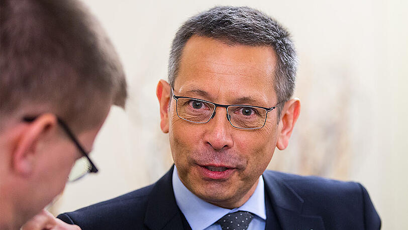 Der unabhängige Missbrauchsbeauftragte des Bundes Johannes-Wilhelm Rörig übte scharfe Kritik am Umgang der aktuellen Missbrauchsfälle. Er hofft auf eine entsprechende Kommission, die 2016 eingeführt werden soll.