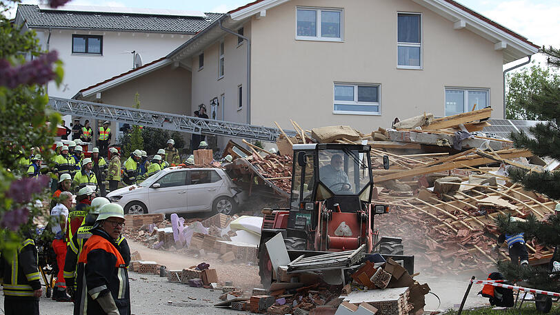 Das Haus ist völlig zusammengebrochen - Szenen vom Unglücksort in Rettenbach.