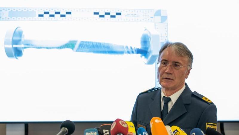 Roman Fertinger, Polizeipräsident des Polizeipräsidiums Mittelfranken, erläutert die Details zu Festnahme des mutmaßlichen Messerstechers von Nürnberg. Roman Fertinger, Polizeipräsident des Polizeipräsidiums Mittelfranken, erläutert die Details zu Festnahme des mutmaßlichen Messerstechers von Nürnberg.