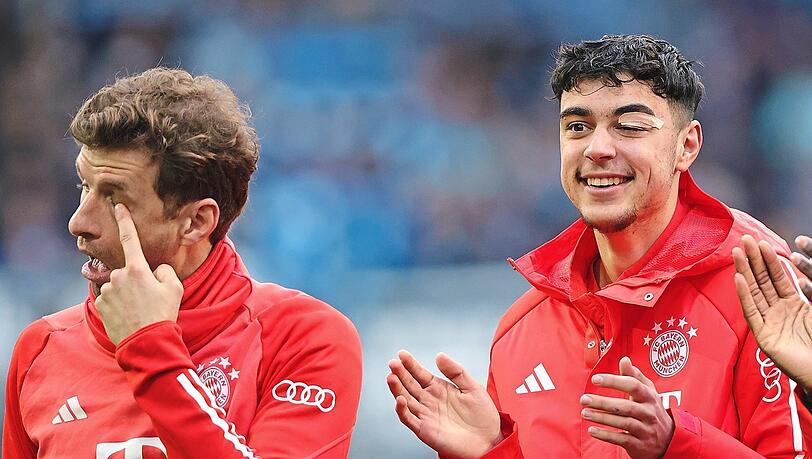 Wer den Schaden hat. . . : Der "einäugige" Aleksandar Pavlovic (r.) muss sich den Spott von Kollegen Thomas Müller gefallen lassen. Wer den Schaden hat. . . : Der "einäugige" Aleksandar Pavlovic (r.) muss sich den Spott von Kollegen Thomas Müller gefallen lassen.