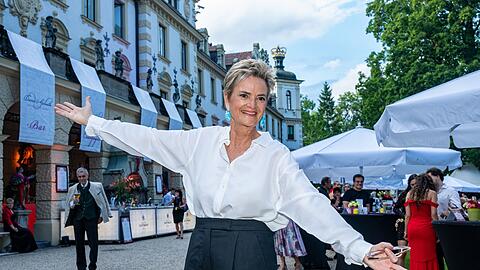 Gloria Fürstin von Thurn und Taxis mischte sich im Park von Schloss St. Emmeram unter die Gäste.