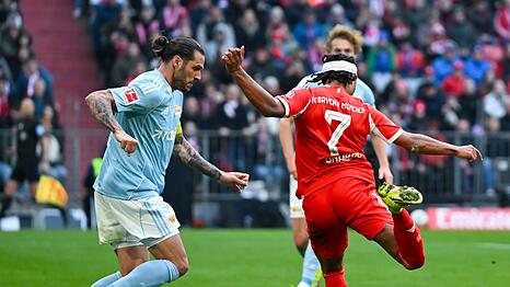 Serge Gnabry beim Torschuss.