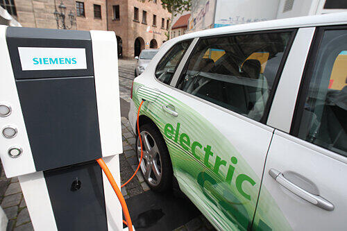 Tanken mit der Steckdose: Siemens testet den Massenbetrieb.
