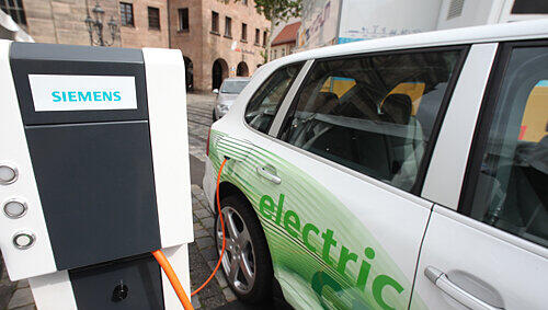 Tanken mit der Steckdose: Siemens testet den Massenbetrieb. Tanken mit der Steckdose: Siemens testet den Massenbetrieb.