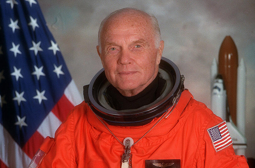 Der Astronaut John Glenn. Am 20. Februar 1962 schickte die Raumfahrtbehörde Nasa den 40 Jahre alten Astronauten auf die bis dahin wichtigste Reise eines Amerikaners im All. Nach 296 Minuten und drei Erdumrundungen mit der "Friendship 7"-Kapsel landete er am Fallschirm im Atlantik.
