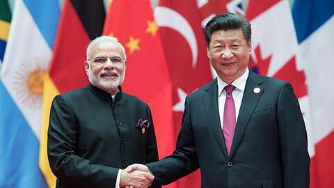 Der indische Premierminister Narendra Modi (l) und der chinesische Präsident Xi Jinping bei einem Treffen im September 2016. Zwischen den beiden bevölkerungsreichtsen Staaten der Erde sind neue Grenzstreitigkeiten aufgeflammt.