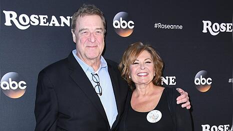 John Goodman und Roseanne Barr begeisterten in "Roseanne" jahrelang als Ehepaar.