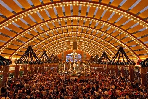 Es ist nicht alles Gold, das glänzt: Auf dem Oktoberfest wird abgezockt - in großem Stil.