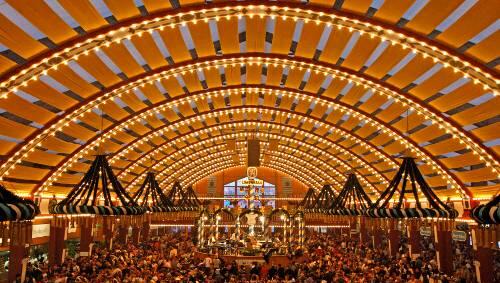 Es ist nicht alles Gold, das glänzt: Auf dem Oktoberfest wird abgezockt - in großem Stil. Es ist nicht alles Gold, das glänzt: Auf dem Oktoberfest wird abgezockt - in großem Stil.