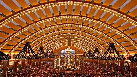 Es ist nicht alles Gold, das glänzt: Auf dem Oktoberfest wird abgezockt - in großem Stil.