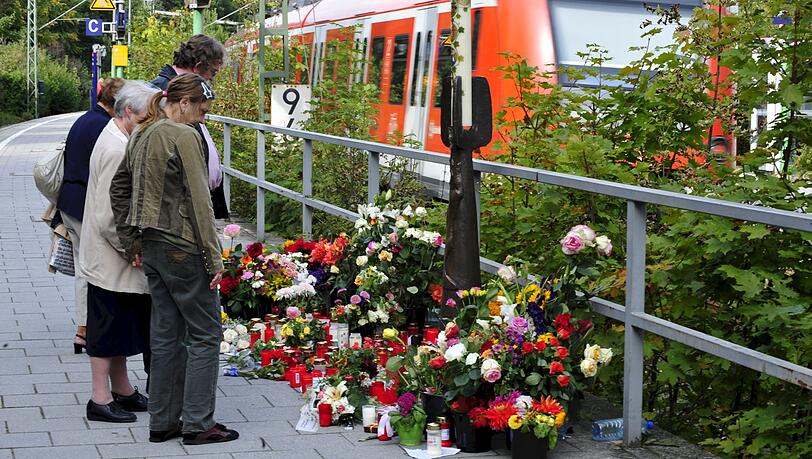 Am S-Bahnhof in Solln trauern die Menschen 2009 um Dominik Brunner. Am S-Bahnhof in Solln trauern die Menschen 2009 um Dominik Brunner.
