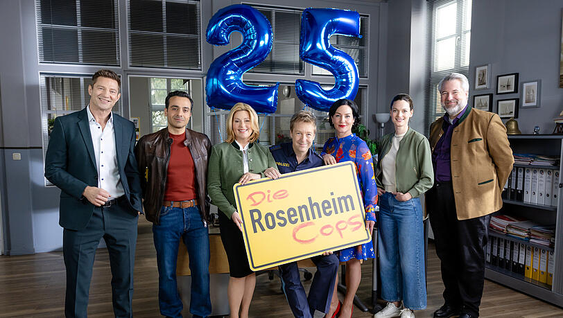 v.l.: Kriminalhauptkommissar Sven Hansen (Igor Jefti?), Kriminalkommissar Kilian Kaya (Baran Hêvî), Stadträtin Marie Hofer (Karin Thaler), Polizeihauptmeister Michi Mohr (Max Müller), Sekretärin Miriam Stockl (Marisa Burger), Kriminalhauptkommissarin Julia Beck (Michaela Weingartner), Kriminalhauptkommissar Anton Stadler (Dieter Fischer). v.l.: Kriminalhauptkommissar Sven Hansen (Igor Jefti?), Kriminalkommissar Kilian Kaya (Baran Hêvî), Stadträtin Marie Hofer (Karin Thaler), Polizeihauptmeister Michi Mohr (Max Müller), Sekretärin Miriam Stockl (Marisa Burger), Kriminalhauptkommissarin Julia Beck (Michaela Weingartner), Kriminalhauptkommissar Anton Stadler (Dieter Fischer).