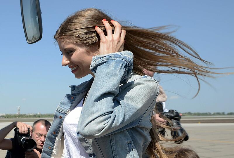 Sylvie, Cathy & Co: Nicht nur die Spieler um Mario Gomez haben gestern beim 2:1 gegen Holland auf dem Platz geglänzt, auch die zugehörigen Spielerfrauen waren durchaus sehenswert.
