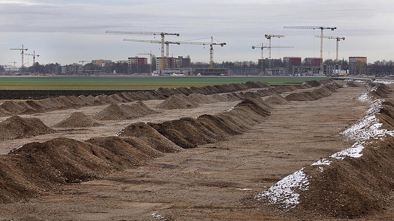 Blick auf eine Großbaustelle im Münchner Stadtteil Freiham.
