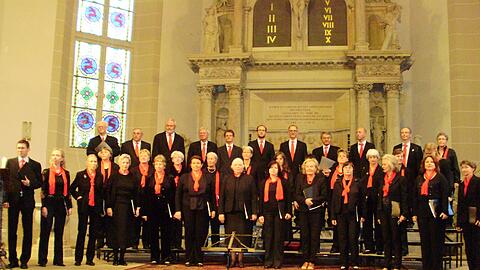 Der Klassik Chor München vor imposanter Kulisse.
