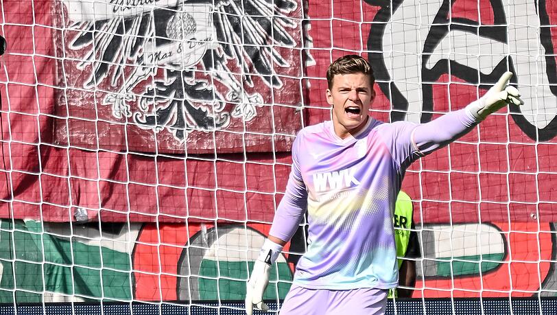 Erst nach Bremen, dann zur Nationalmannschaft: Augsburg-Keeper Finn Dahmen. (Archivbild) Erst nach Bremen, dann zur Nationalmannschaft: Augsburg-Keeper Finn Dahmen. (Archivbild)